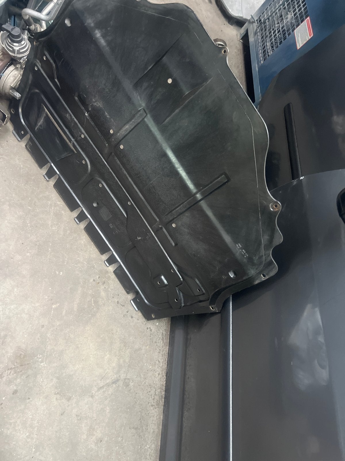 Motorbeschermplaat VW Polo 6C0825235A, Ophalen, Gebruikt, Volkswagen