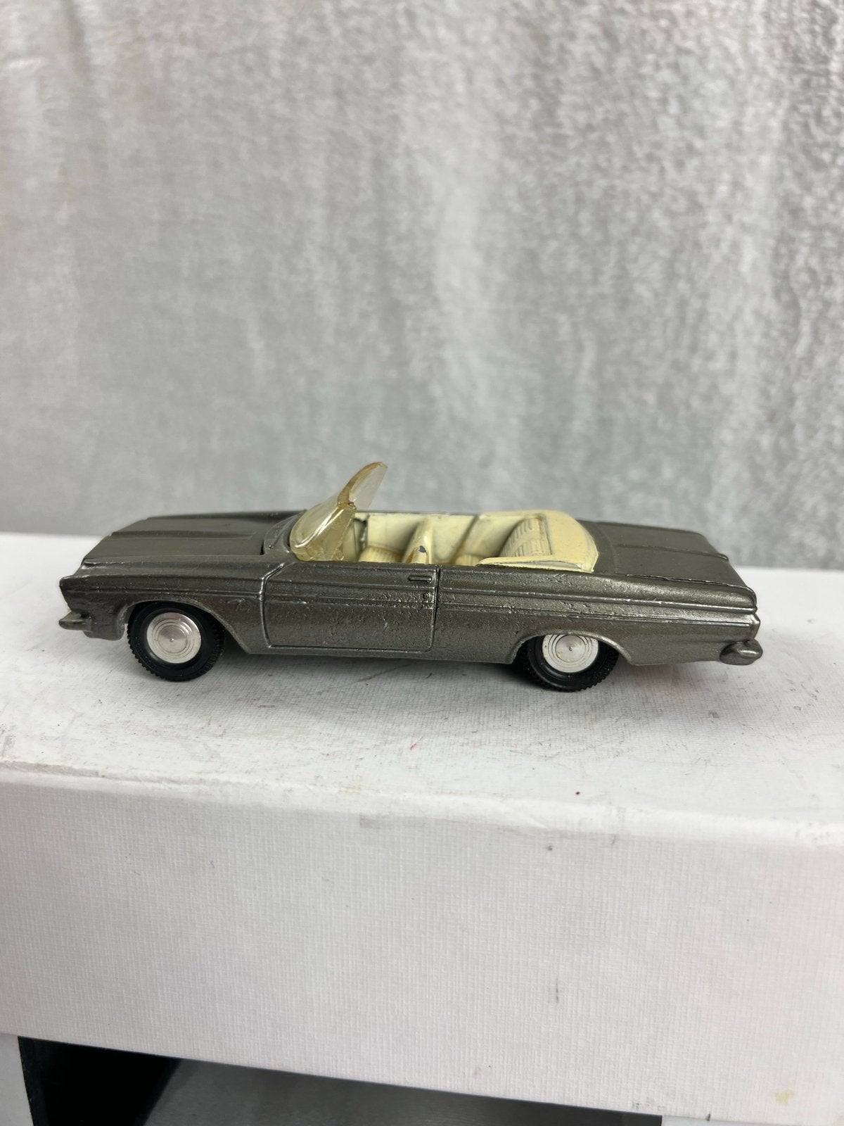 Dinky Toys Plymouth Fury Cabriolet - Vintage Speelgoedauto, Ophalen of Verzenden, Gebruikt, Auto