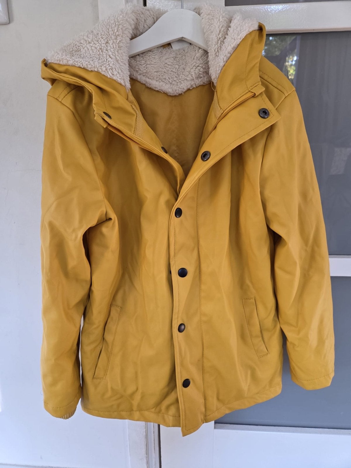 Gele Hema regenjas met teddy voering voor kind maat 134/140, Ophalen of Verzenden, Gebruikt, Jongen of Meisje