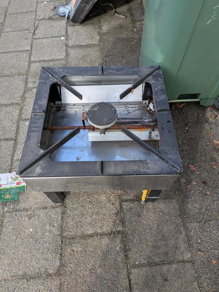 Robuust gasfornuis met 1 kookzone - Ideaal voor buitenkeuken, Gebruikt, Minder dan 85 cm, 60 cm of meer, 3 kookzones of minder
