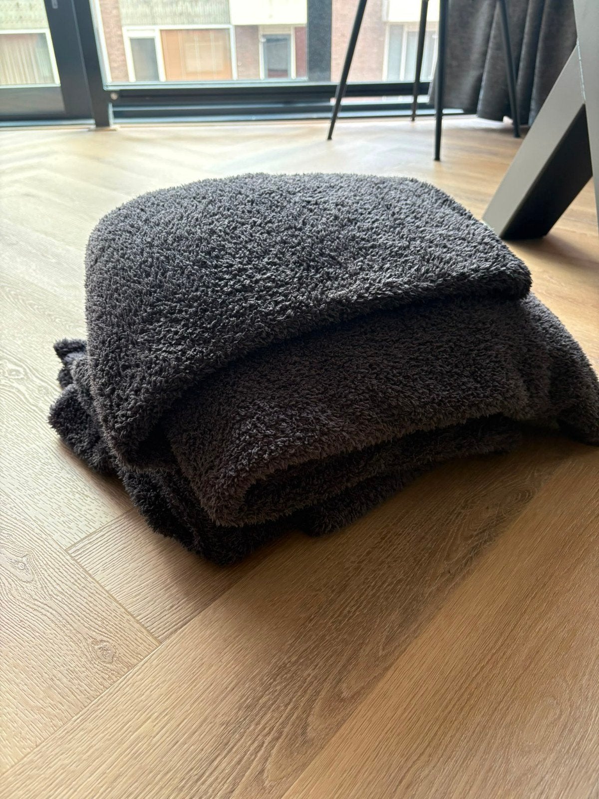 Donkergrijze zachte plaids, Ophalen, Zo goed als nieuw