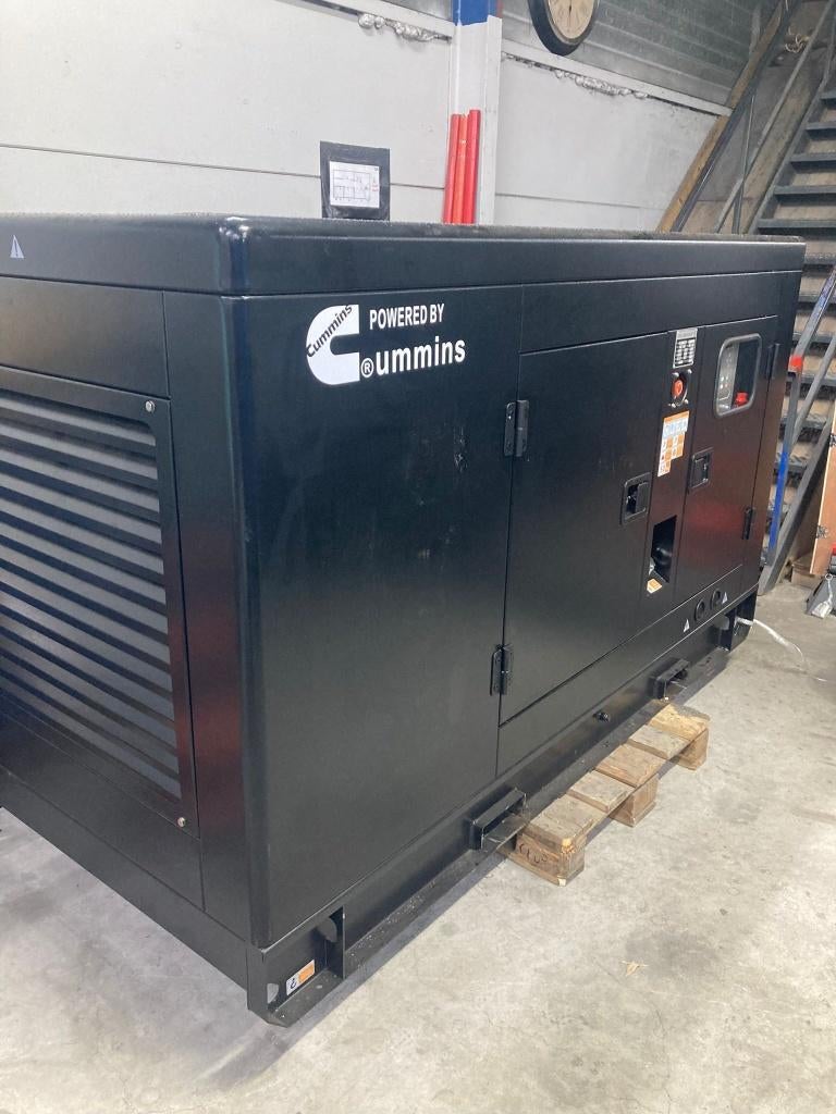 Cummins Diesel Generator set, Doe-het-zelf en Verbouw, Aggregaten, Dieselolie, Geluidgedempt, Nieuw, Ophalen of Verzenden