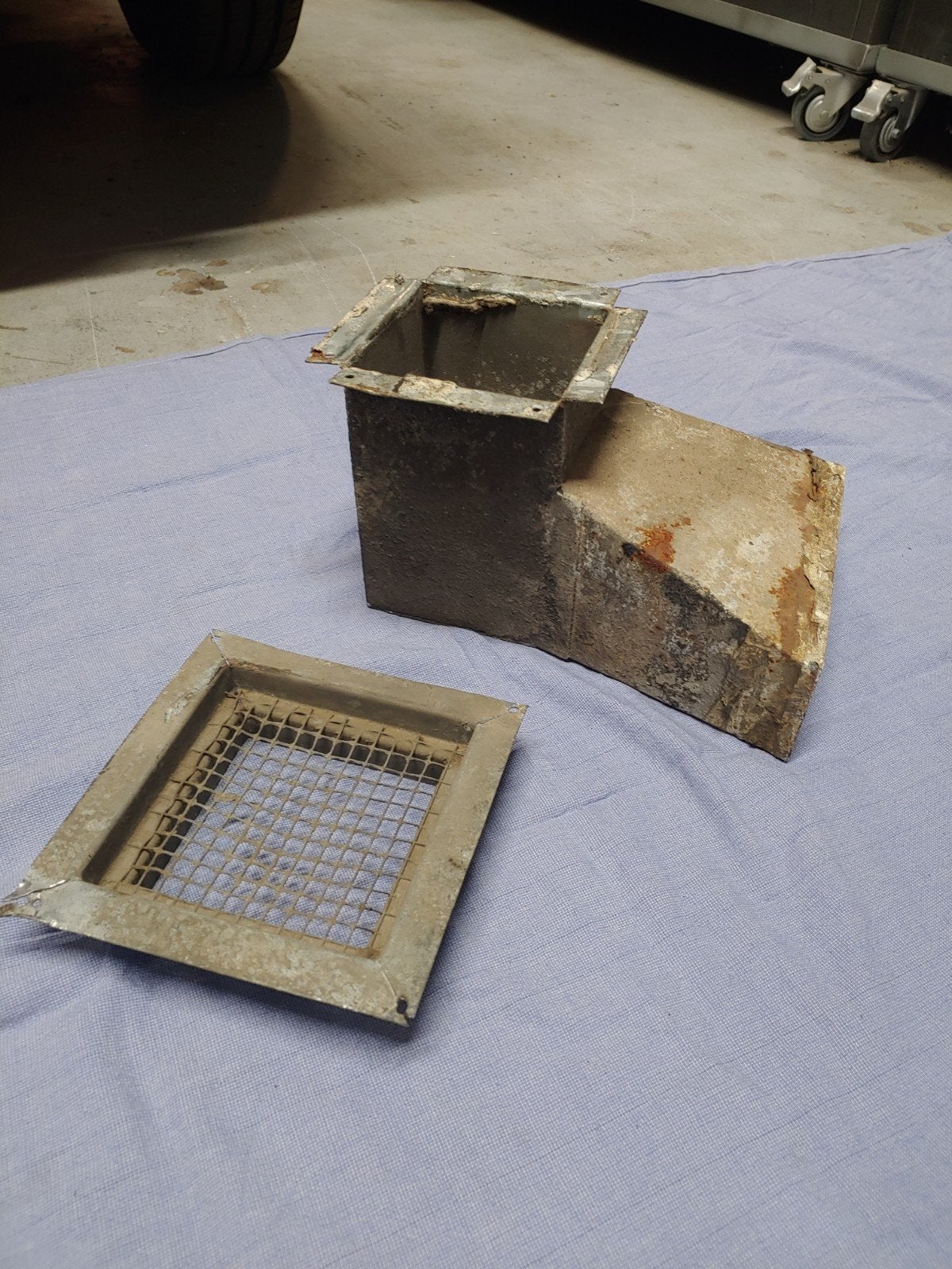 Volkswagen westfalia t2 gas ventilatie rooster., Bijen