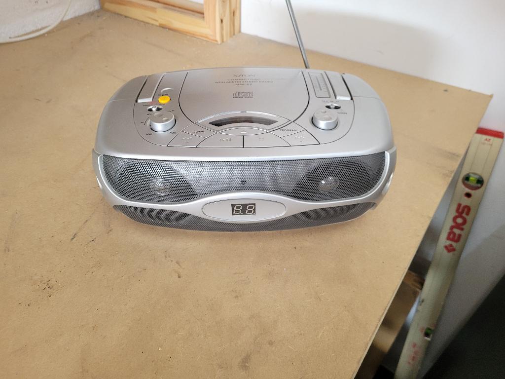 zgan draagbare radio grijs  xiron  met cd speler, Ophalen of Verzenden, Zo goed als nieuw, Radio