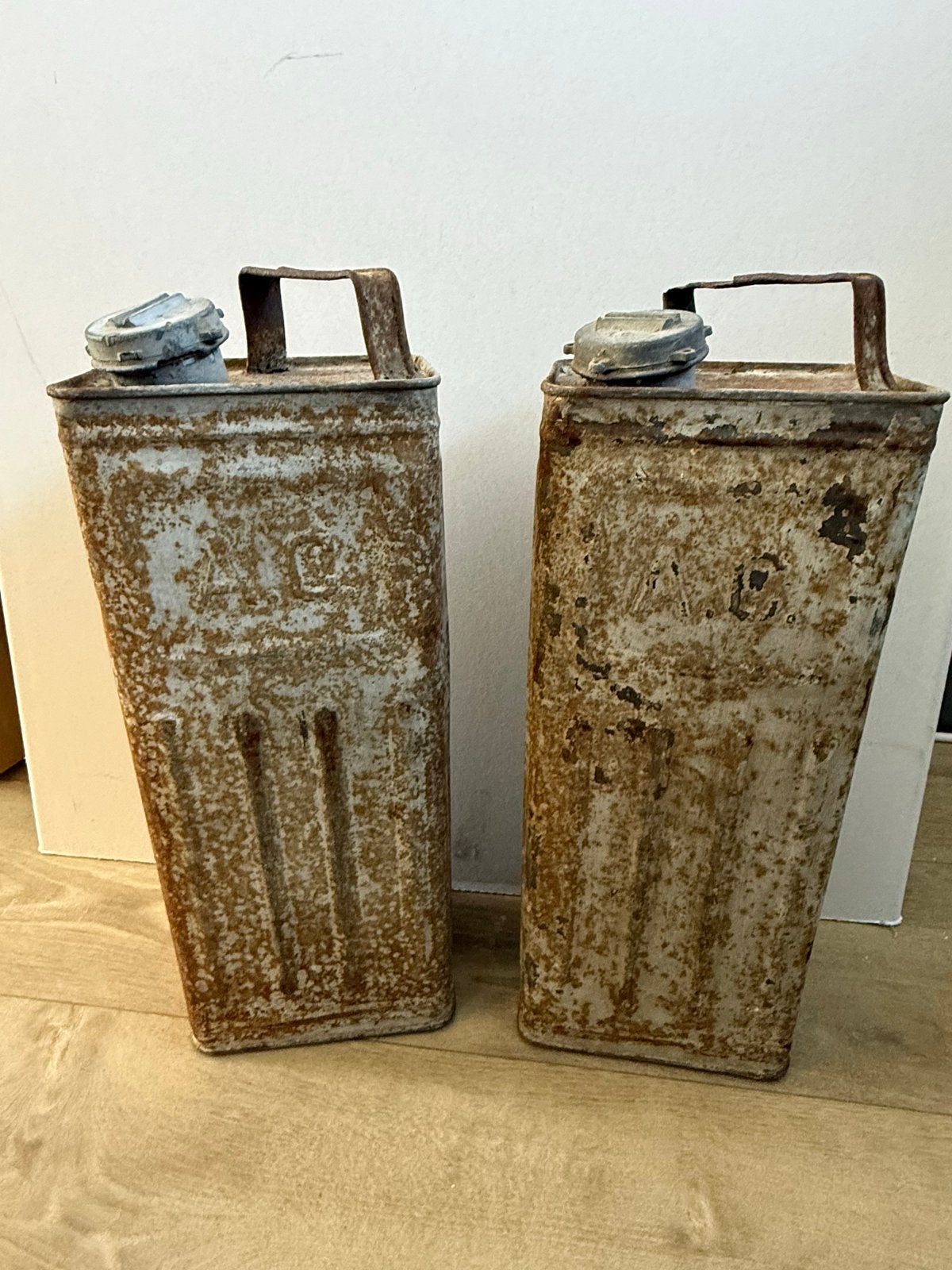 Set van 2 vintage roestige jerrycans, Ophalen of Verzenden