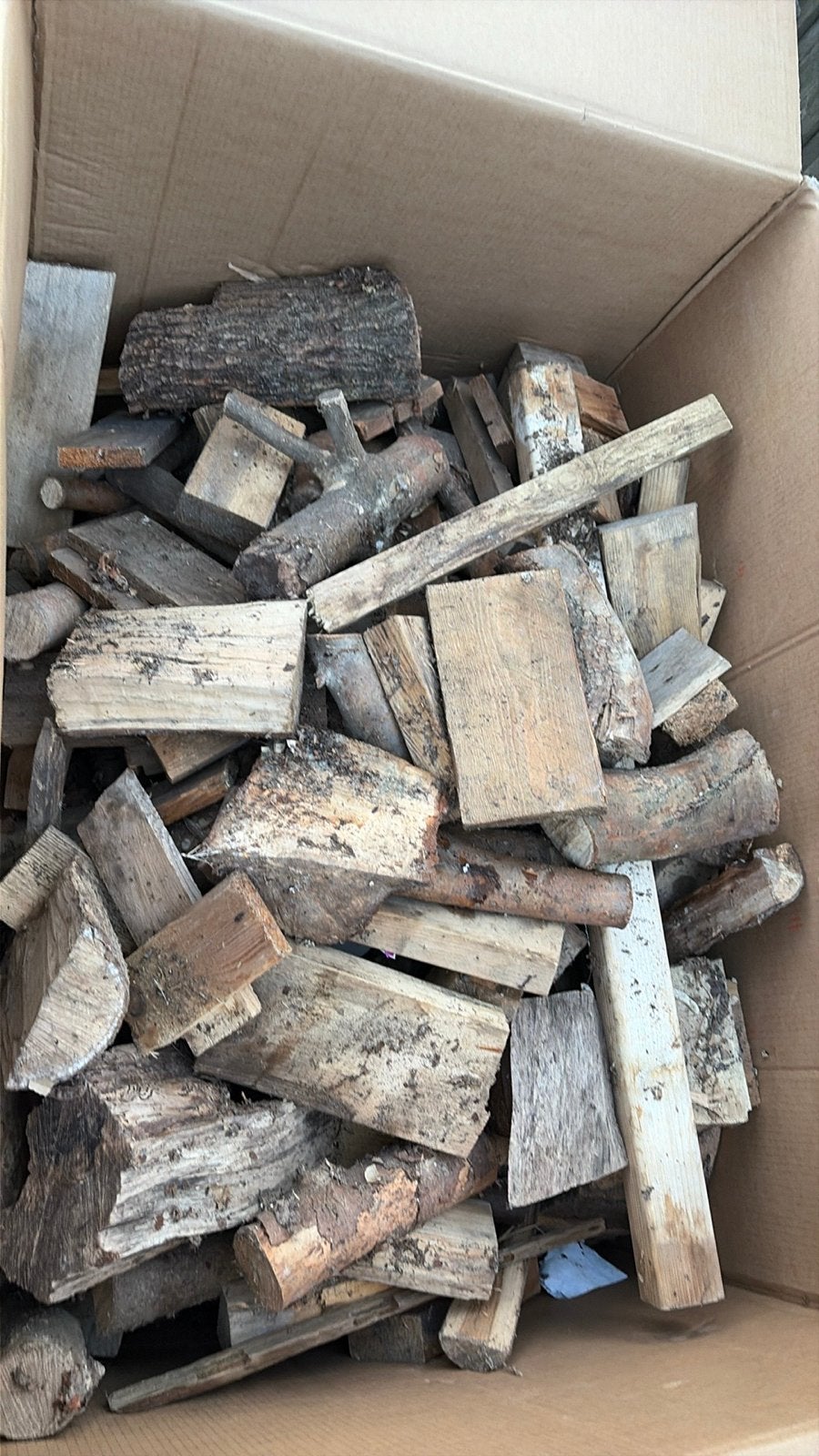 Gratis palletbox met resthout en kleine houtblokken, Minder dan 3 m³, Ophalen, Overige houtsoorten, Blokken