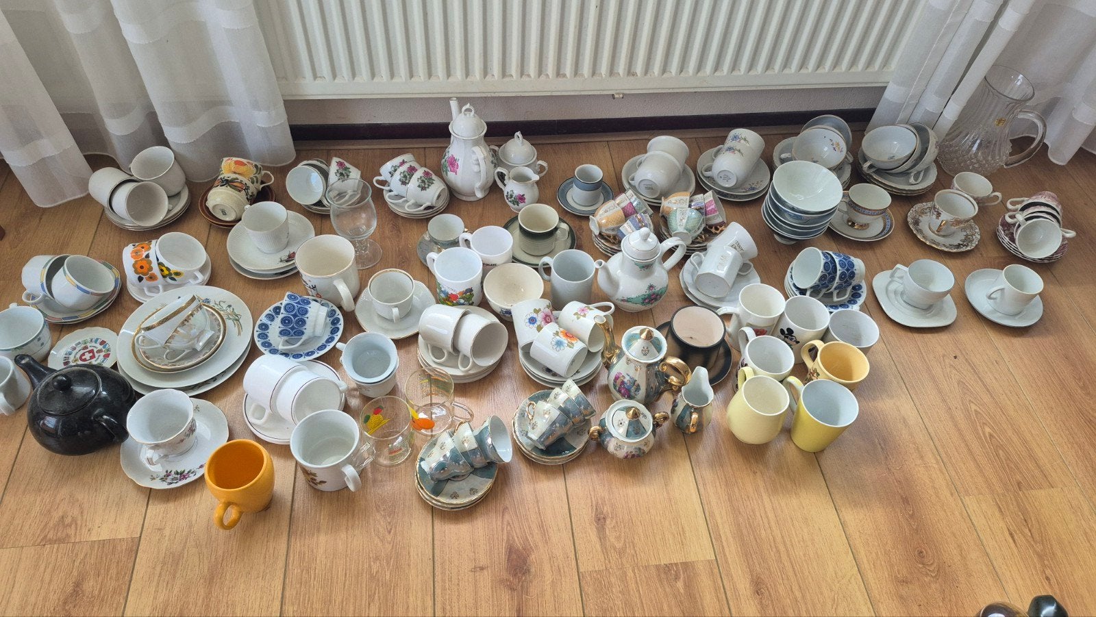 Grote collectie theeserviezen en kopjes servies, Antiek en Kunst, Ophalen