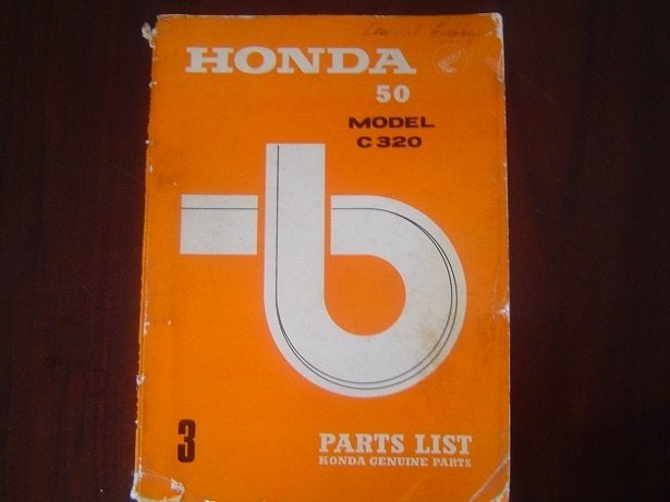 Honda 50 model C320 1965 moped parts list onderdelen boek, Fietsen en Brommers, Ophalen of Verzenden, Gebruikt
