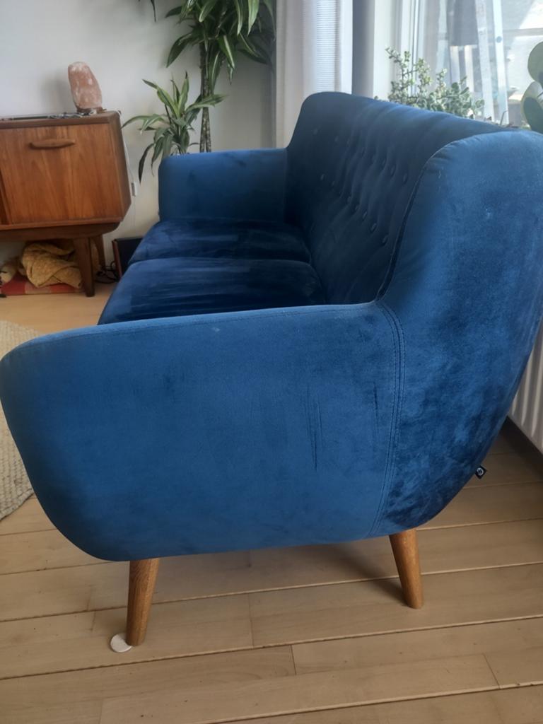 Zeer gezellige velvet blauwe bank van Sofa Company, Huis en Inrichting, Ophalen, Overige materialen, 150 tot 200 cm, Tweepersoons