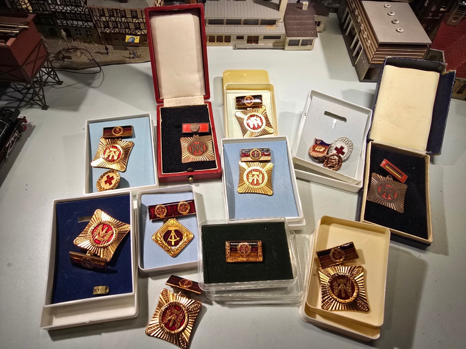 ddr oost duitsland Sovjet onderscheiding medailles, Ophalen of Verzenden, Overige materialen