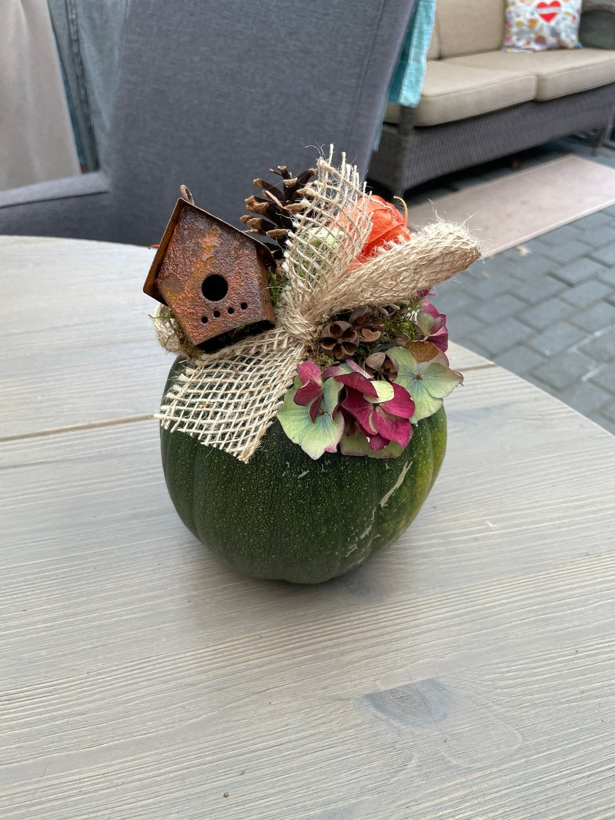 Decoratieve pompoen met vogelhuisje en herfstdecoratie, Huis en Inrichting, Groen, Nieuw, Ophalen of Verzenden, Landelijk