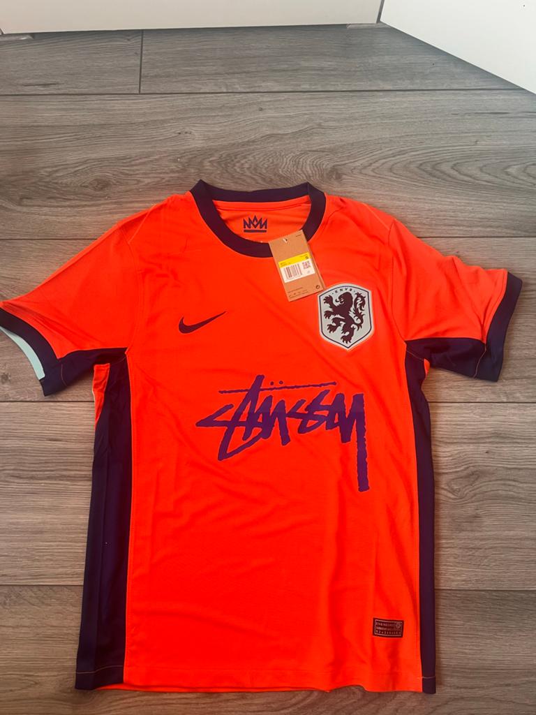 Nike Nederland voetbalshirt - Oranje met Stüssy print, Kleding | Heren, Nieuw, Oranje, Ophalen of Verzenden, Voetbal