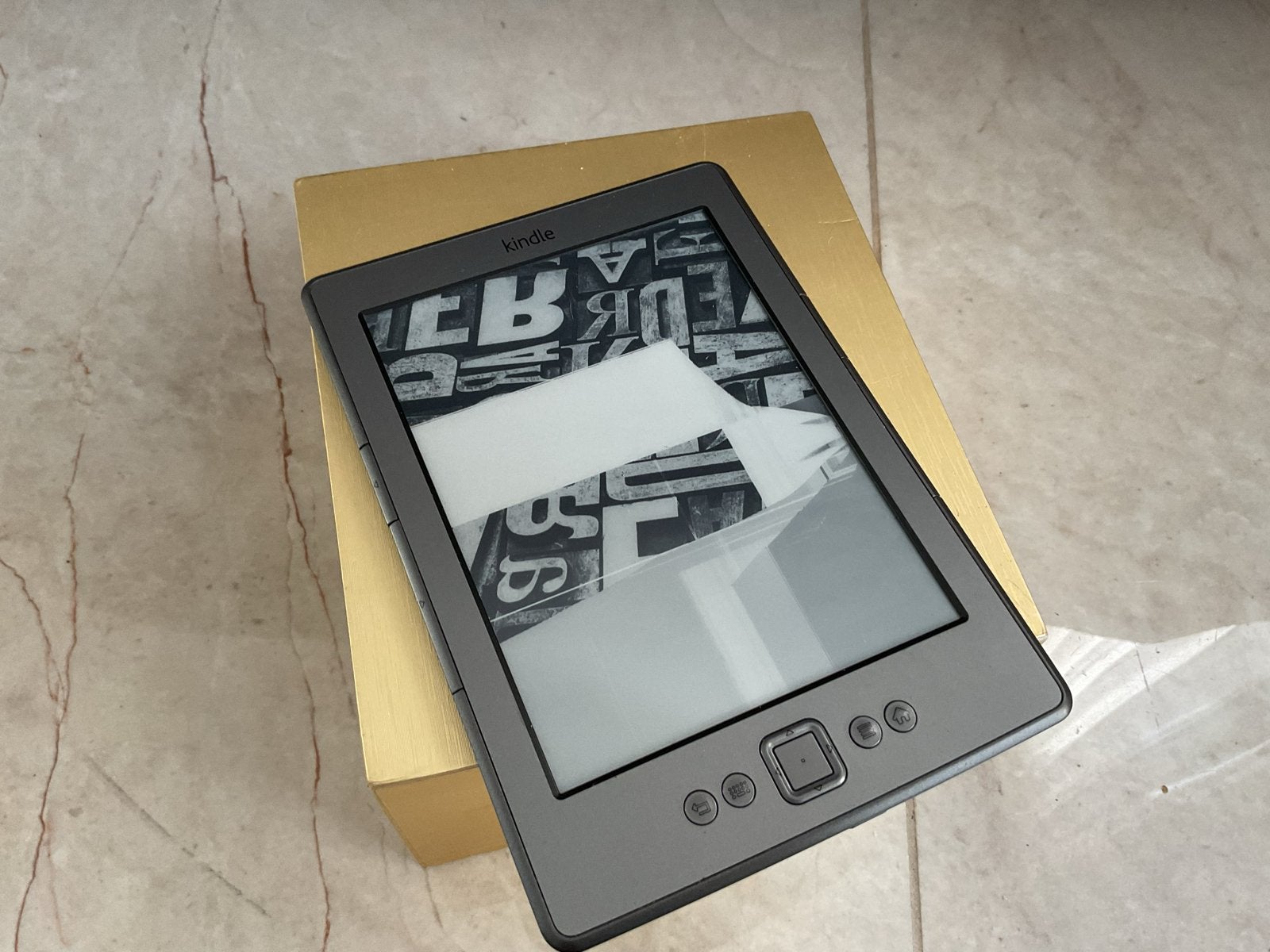 🔥 Amazon Kindle E-reader D01100 - scherm defect 🔥, Computers en Software, E-readers, Ophalen of Verzenden, Zo goed als nieuw
