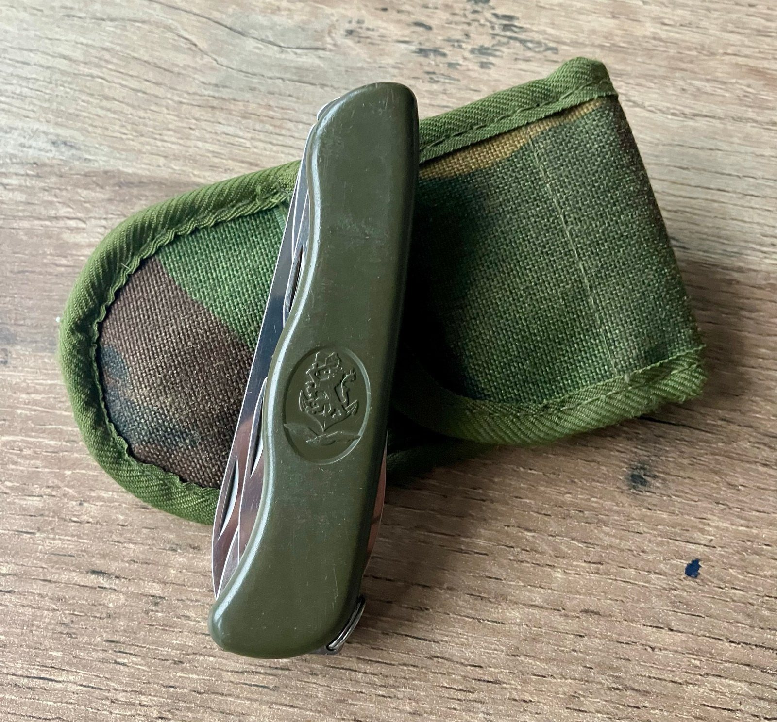 Zakmes KL Victorinox met etui - Zwitsers zakmes, Ophalen of Verzenden, Landmacht, Nederland, Mes of Dolk