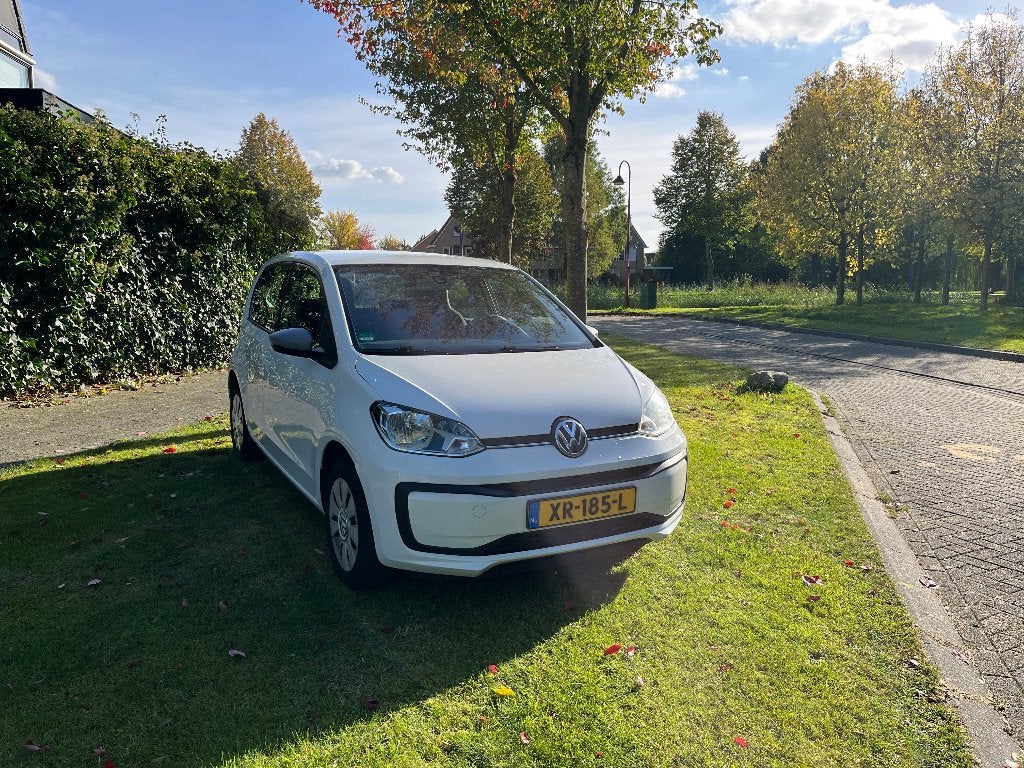 Volkswagen up! 1.0 60pk Hand 5-DRS Wit 2019 dealeronderhoud, Voorwielaandrijving, Dealer onderhouden, Stof, 4 stoelen