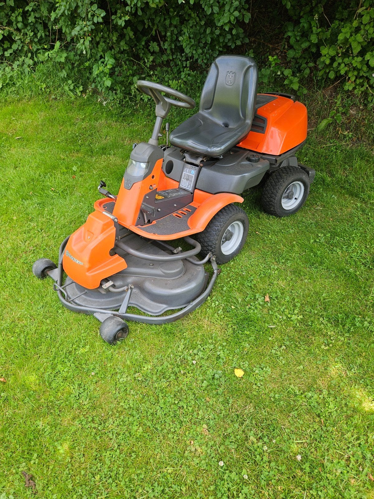 Husqvarna rider 15 v2 zitmaaier frontmaaier grasmaaier hst, Tuin en Terras, Zitmaaiers, Ophalen of Verzenden, Gebruikt, Mulchfunctie
