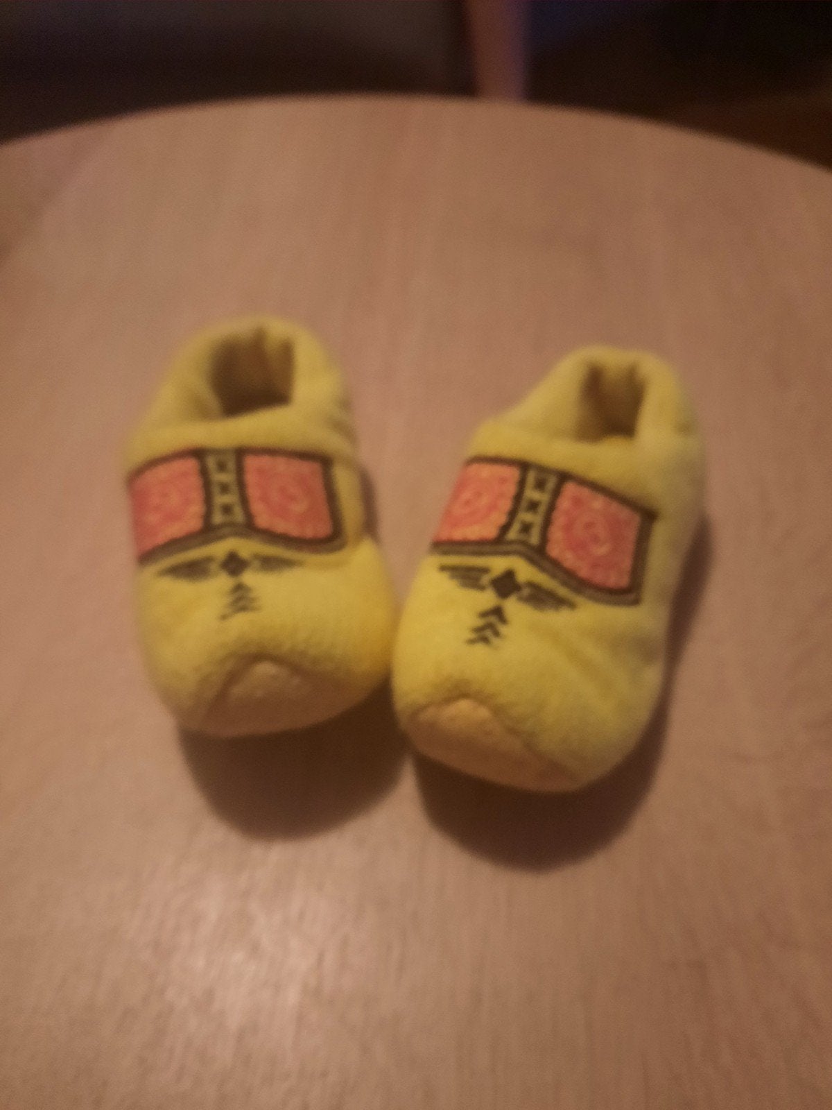 Te koop kinder klomp  slofjes. Maat 20- 24, Slofjes, Jongetje of Meisje, Ophalen of Verzenden, Zo goed als nieuw
