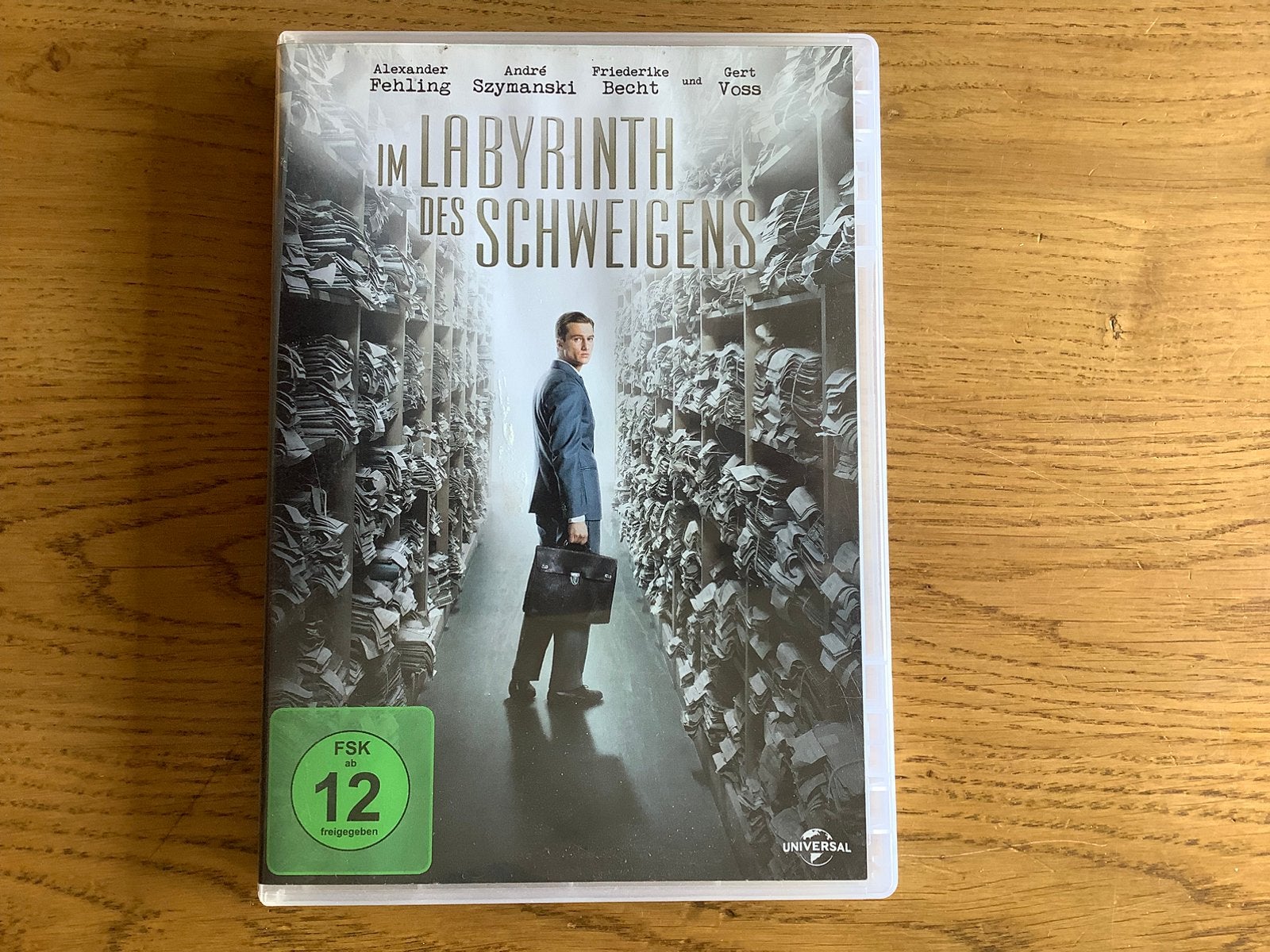 4). Im Labyrinth des Schweigens G. Ricciarelli A. Fehling., Ophalen of Verzenden, Zo goed als nieuw, Drama