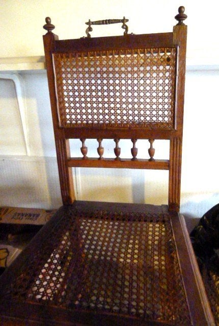 antieke rotan stoel met koperbeslag in hele nette staat, Huis en Inrichting, Ophalen, Bruin, Riet of Rotan, Zo goed als nieuw