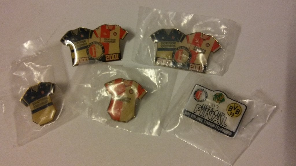 Feyenoord voetbal pins set shirt shirtjes vintage, Ophalen of Verzenden, Zo goed als nieuw, Sport
