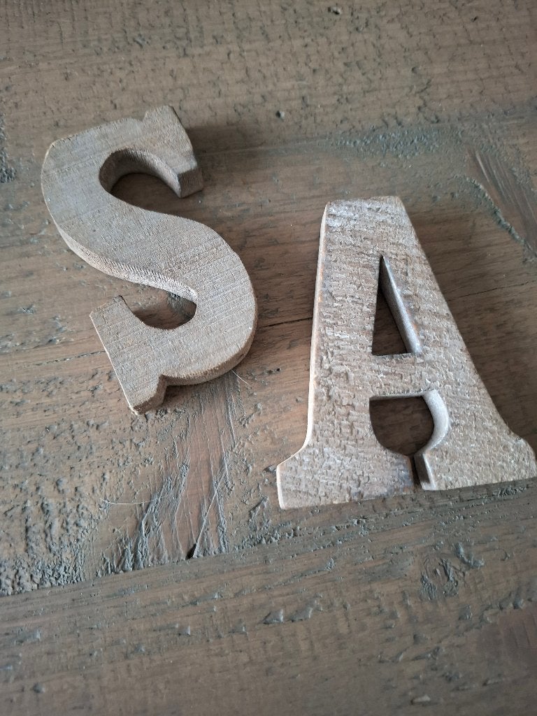 Houten decoratieletters S & A - landelijk - ca. 11 cm, Ophalen of Verzenden, Zo goed als nieuw, Hout, Landelijk