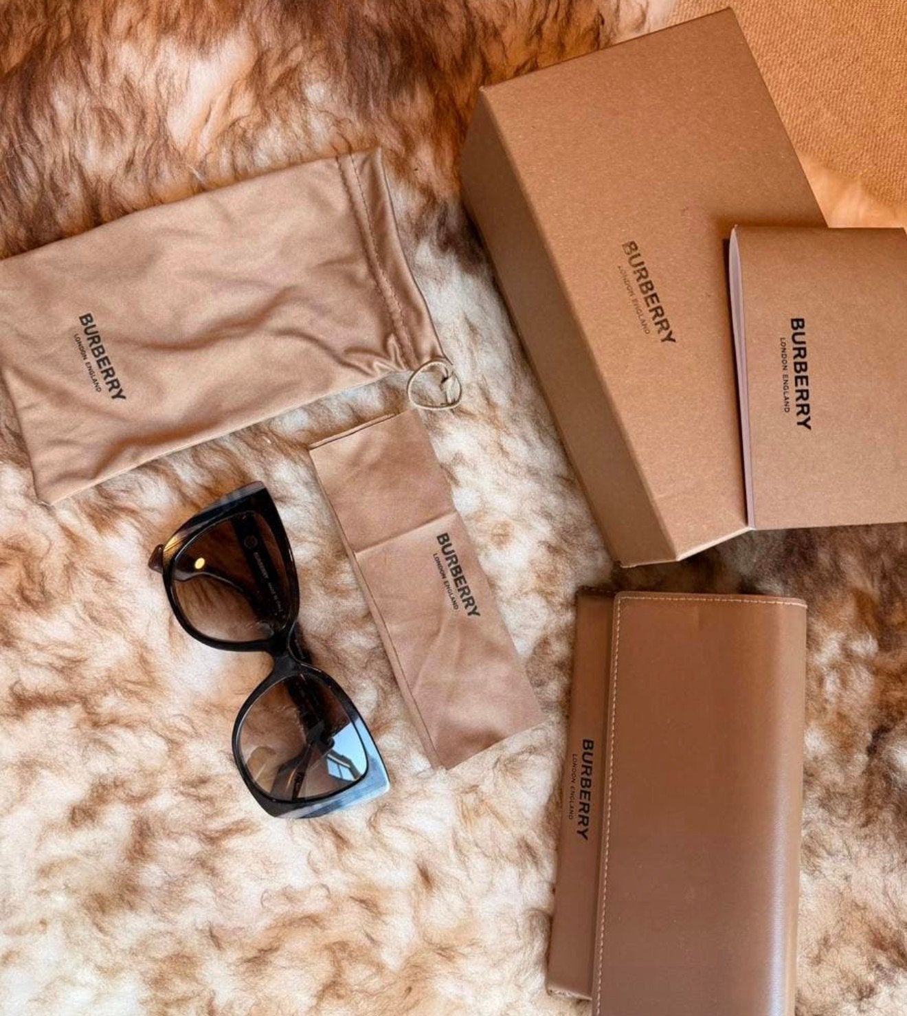 Burberry zonnebril bruin, Ophalen of Verzenden, Zo goed als nieuw, Bruin, Overige merken