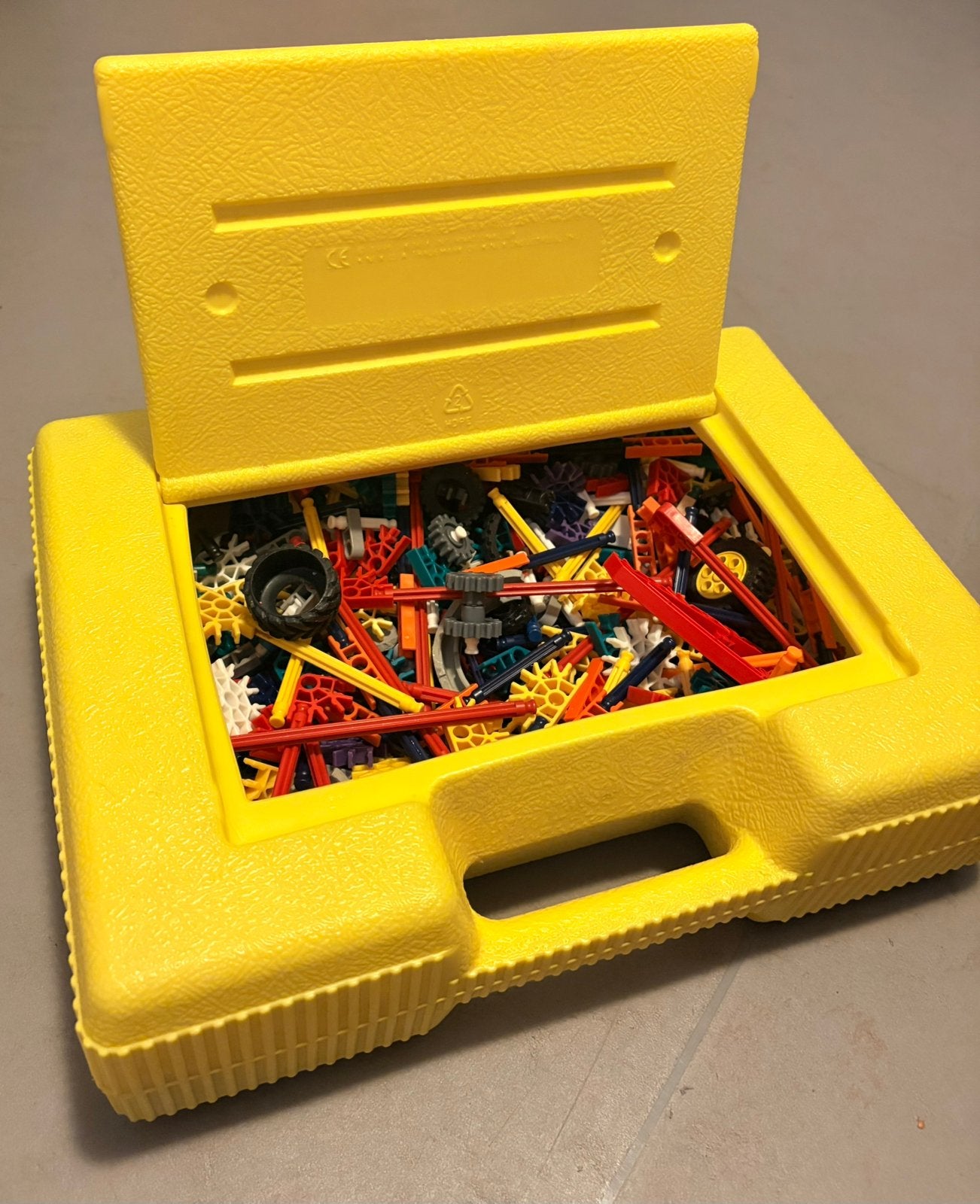 K'nex set in handige gele koffer, Ophalen, Gebruikt, K'nex