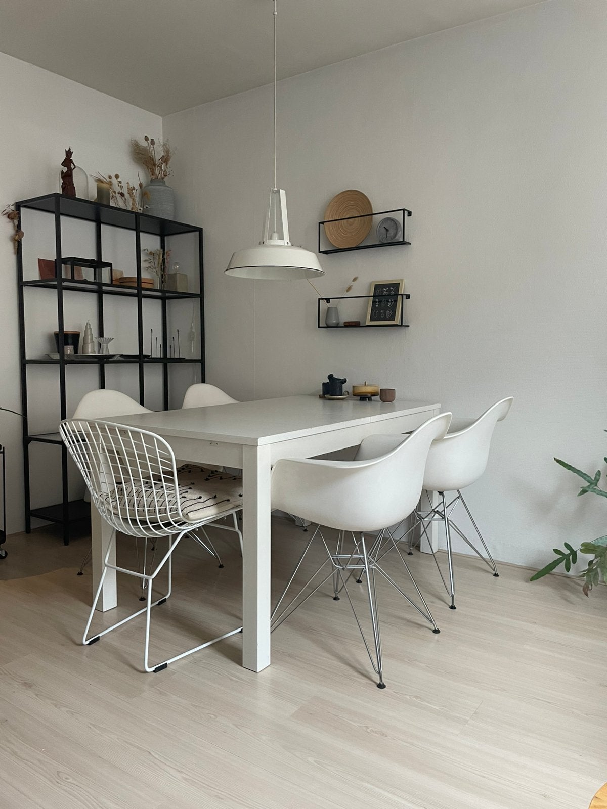 Witte tafel (model: Bjursta IKEA) - GRATIS AF TE HALEN!, Ophalen, 200 cm of meer, 50 tot 100 cm, Zo goed als nieuw