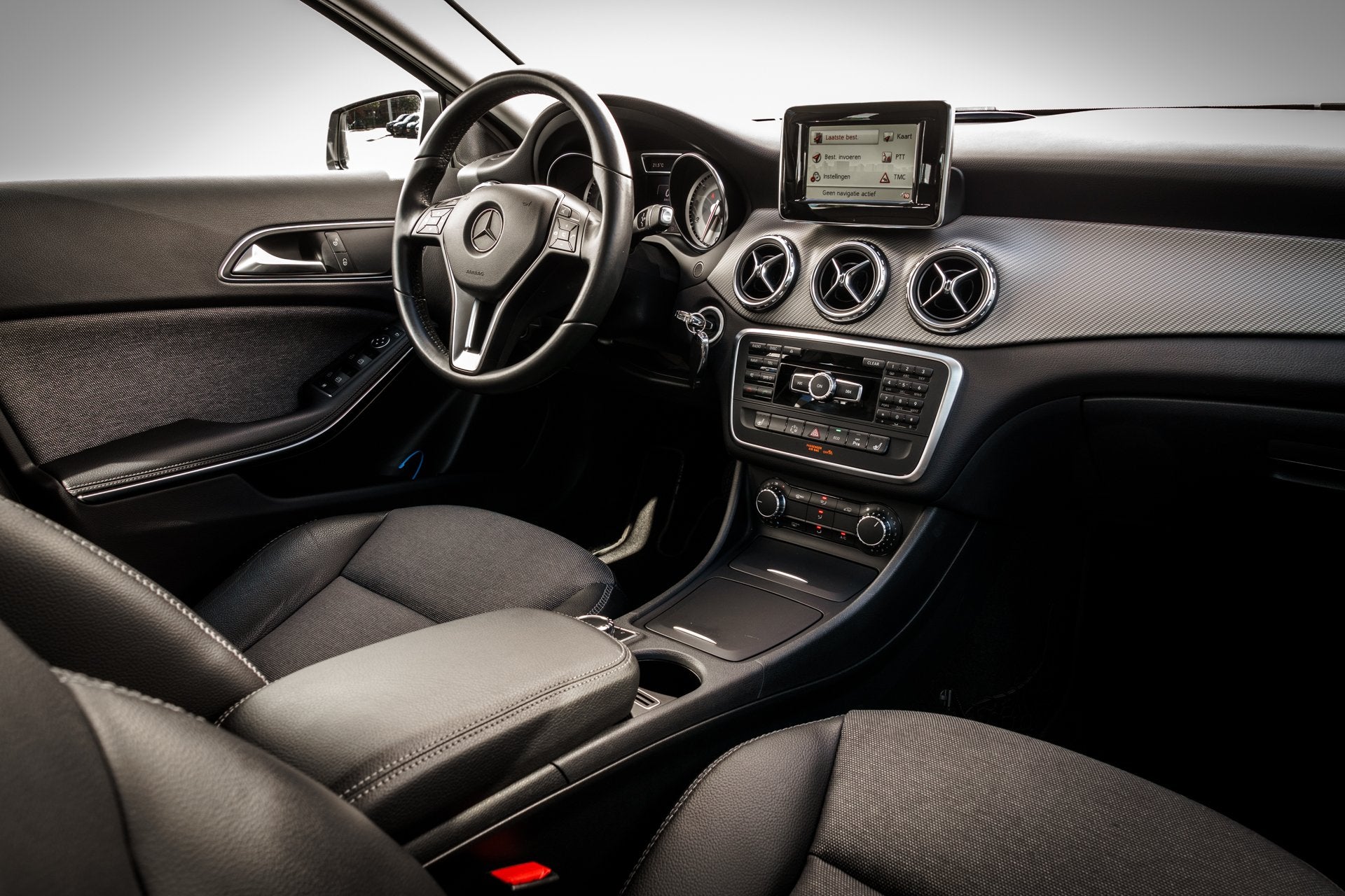 Mercedes-Benz GLA 200 Ambition Automaat | Trekhaak | Stoelve, Auto's, Gebruikt, Leder en Stof, Bedrijf, 1335 kg