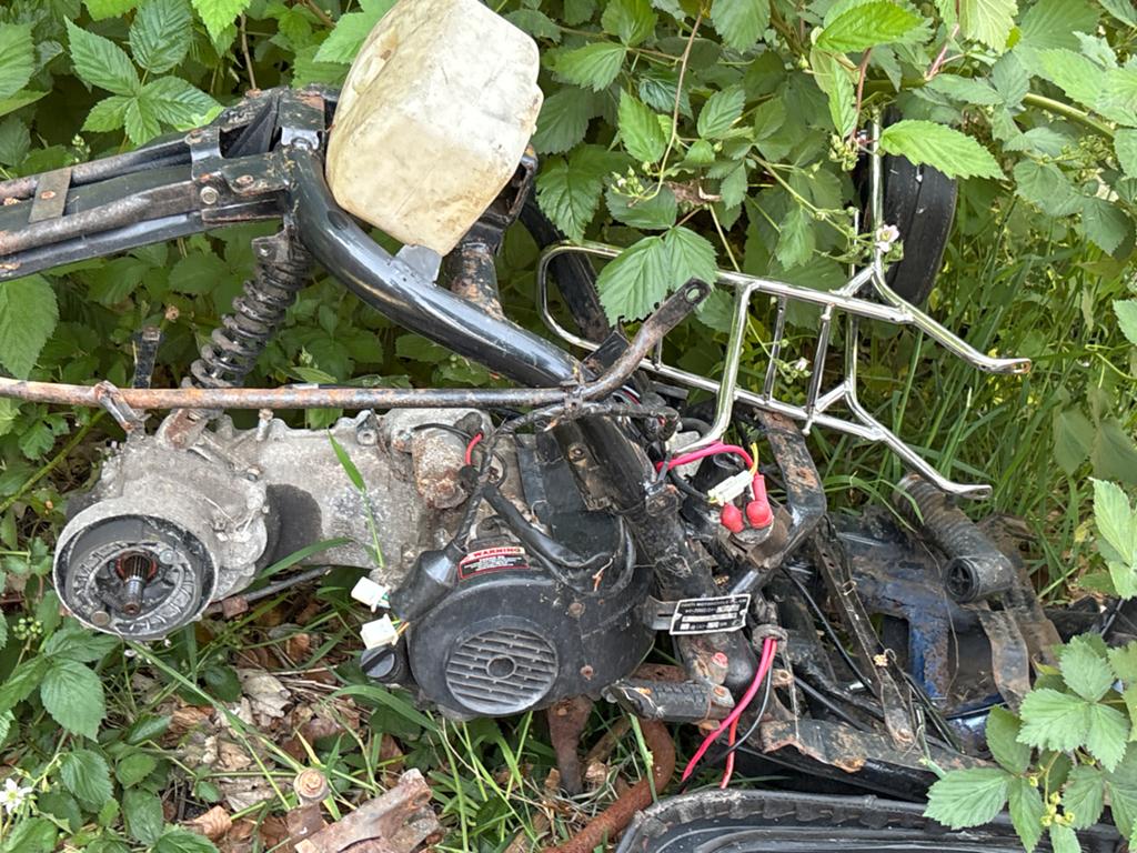 Oud ijzer oude scooter gratis meenemen, Ophalen of Verzenden, Gebruikt, Blok