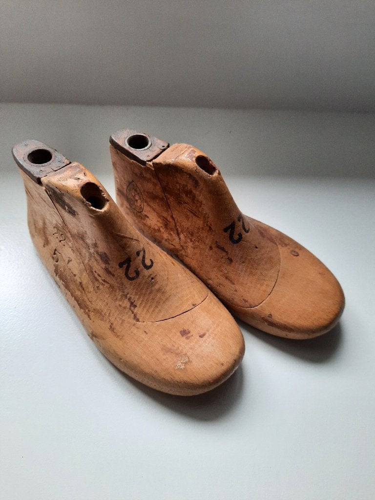 antiek paar  houten kinderschoenen mal/leest maat 22, Antiek en Kunst, Ophalen of Verzenden, Kinderen