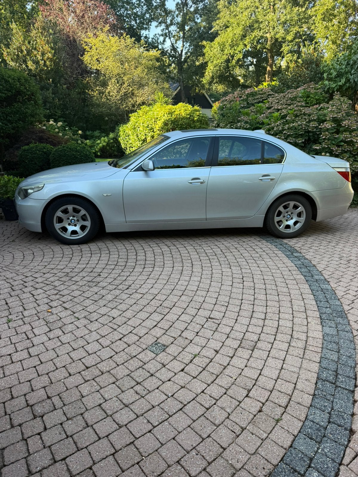 BMW 5-Serie 2.5 D 525 AUT 2005 Grijs, Auto's, BMW, Euro 5, 2497 cc, 2000 kg, Diesel