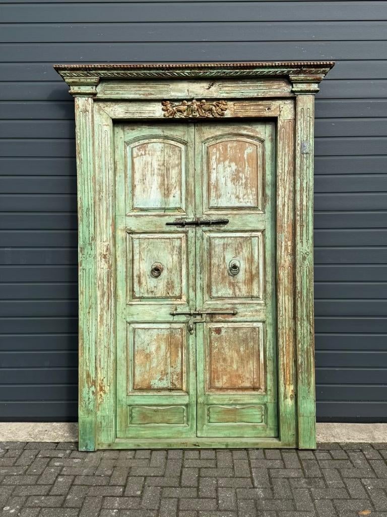 Antieke Indiase dubbele deur met groene patina in kozijn, Huis en Inrichting, Woonaccessoires | Overige, Gebruikt, Ophalen of Verzenden