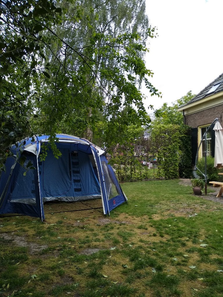 zeer nette grote blauwe gezinstent met 3 slaapcabines, Caravans en Kamperen, Ophalen, Zo goed als nieuw, Tot en met 6