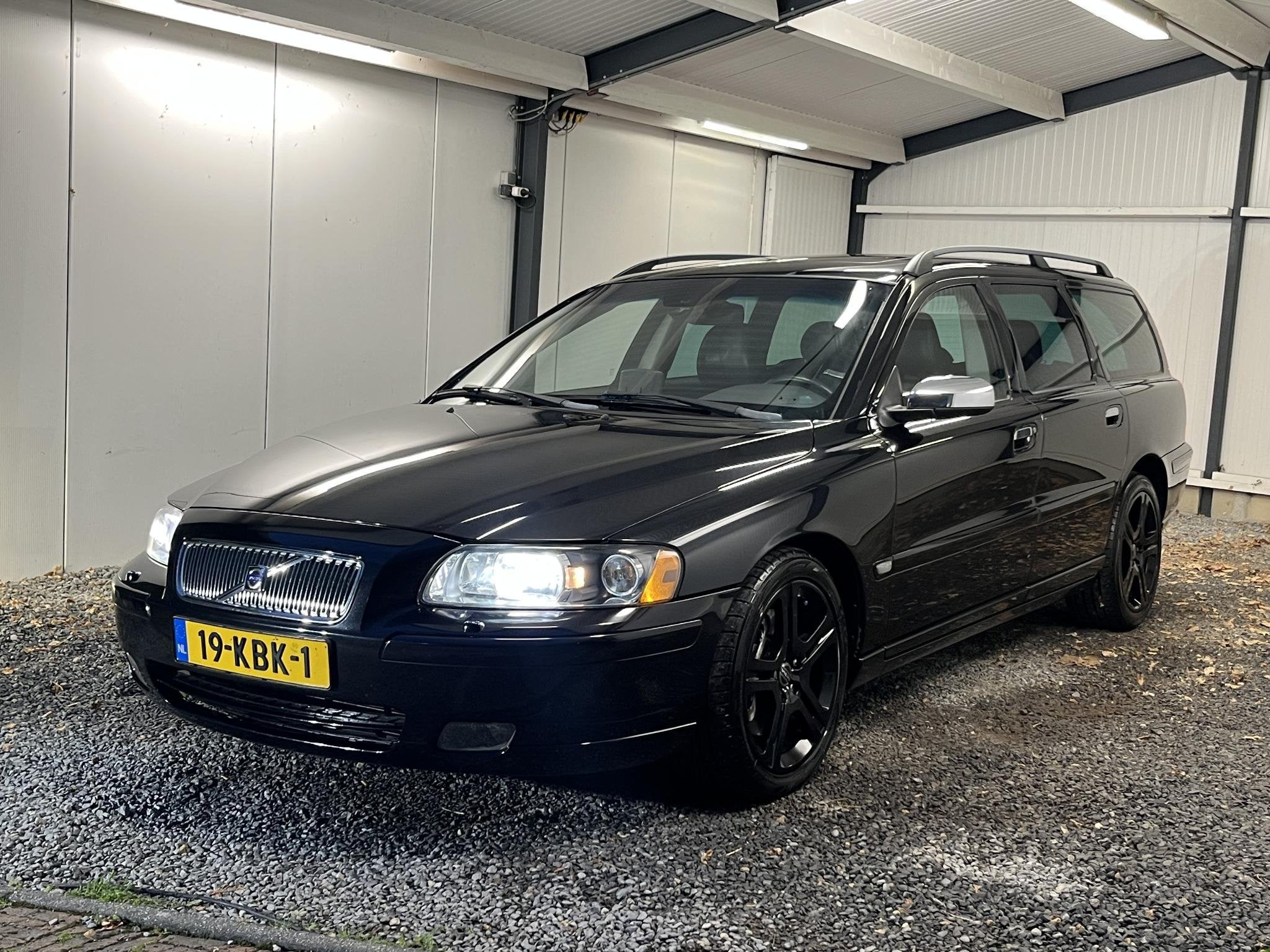 Volvo V70 2.4 T5 260PK AUT 6-2005 LEDER NAVI XENON SCHF.DAK, Auto's, Zwart, Zwart, 84 €/maand, 750 kg