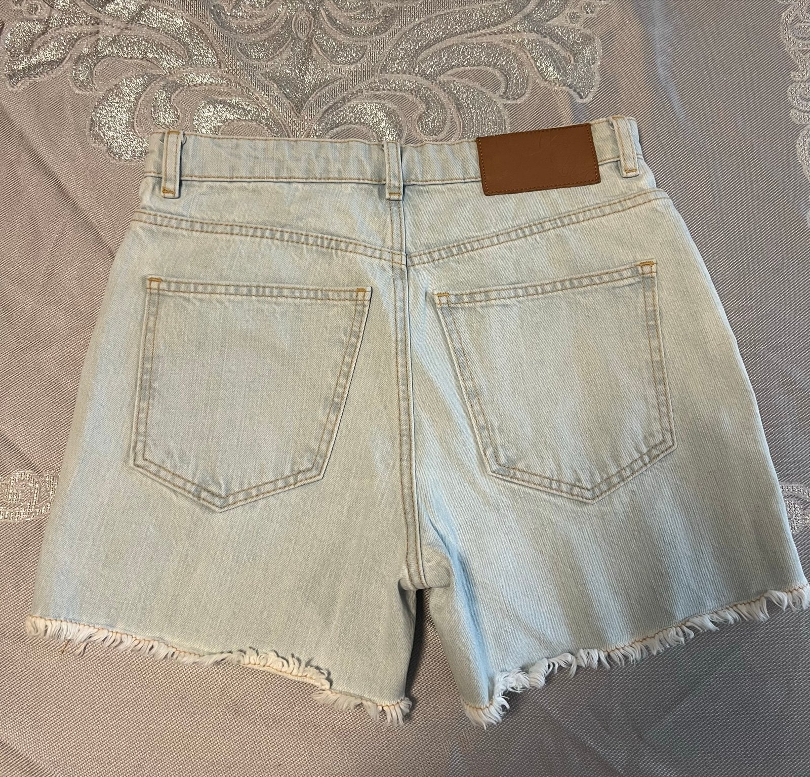 Lichtblauwe denim shorts met studs, nieuw -  Club, Kleding | Dames, Broeken en Pantalons, Maat 38/40 (M), Kort, Blauw, Ophalen of Verzenden