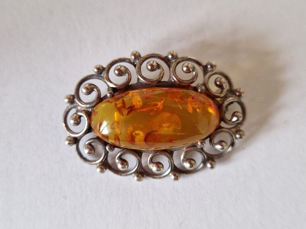 Zilveren broche met barnsteen van Hermann Siersbol, Ophalen of Verzenden, Zilver, Broche, Met edelsteen
