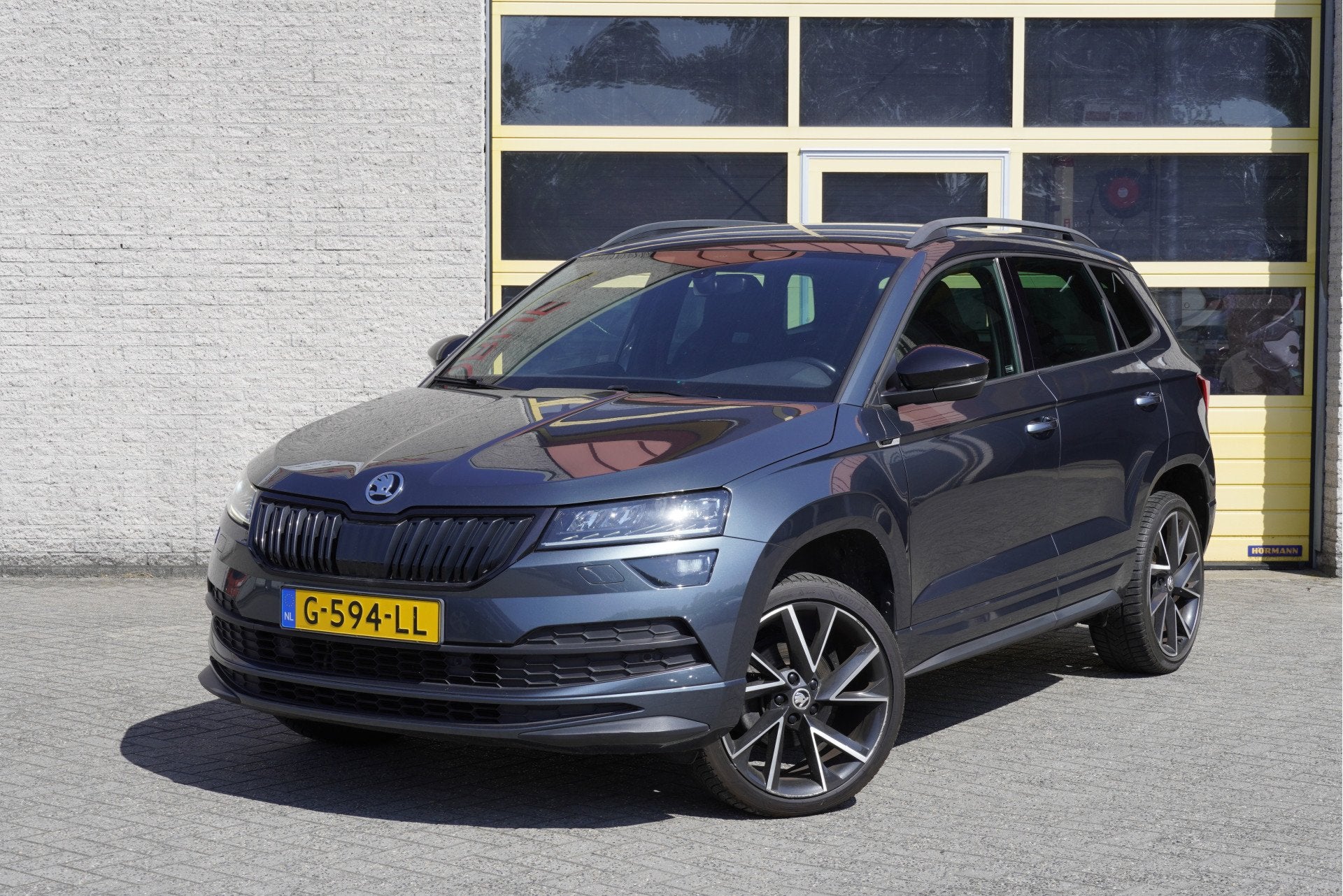 Skoda Karoq 1.5 TSI ACT 150PK! Automaat Sportline Business B, Auto's, Dealer onderhouden, Stof, 4 cilinders, 150 pk