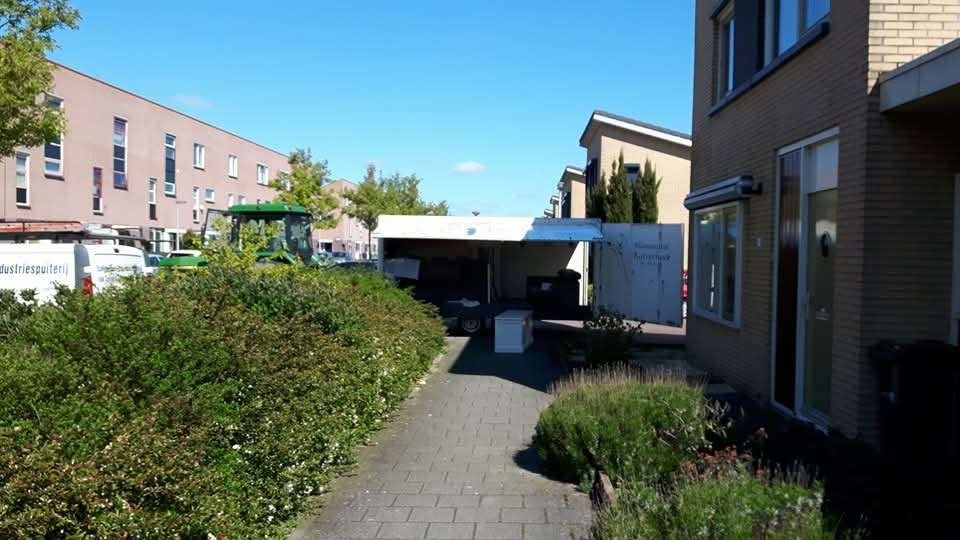Oude verkoopwagen, Ophalen, Gebruikt