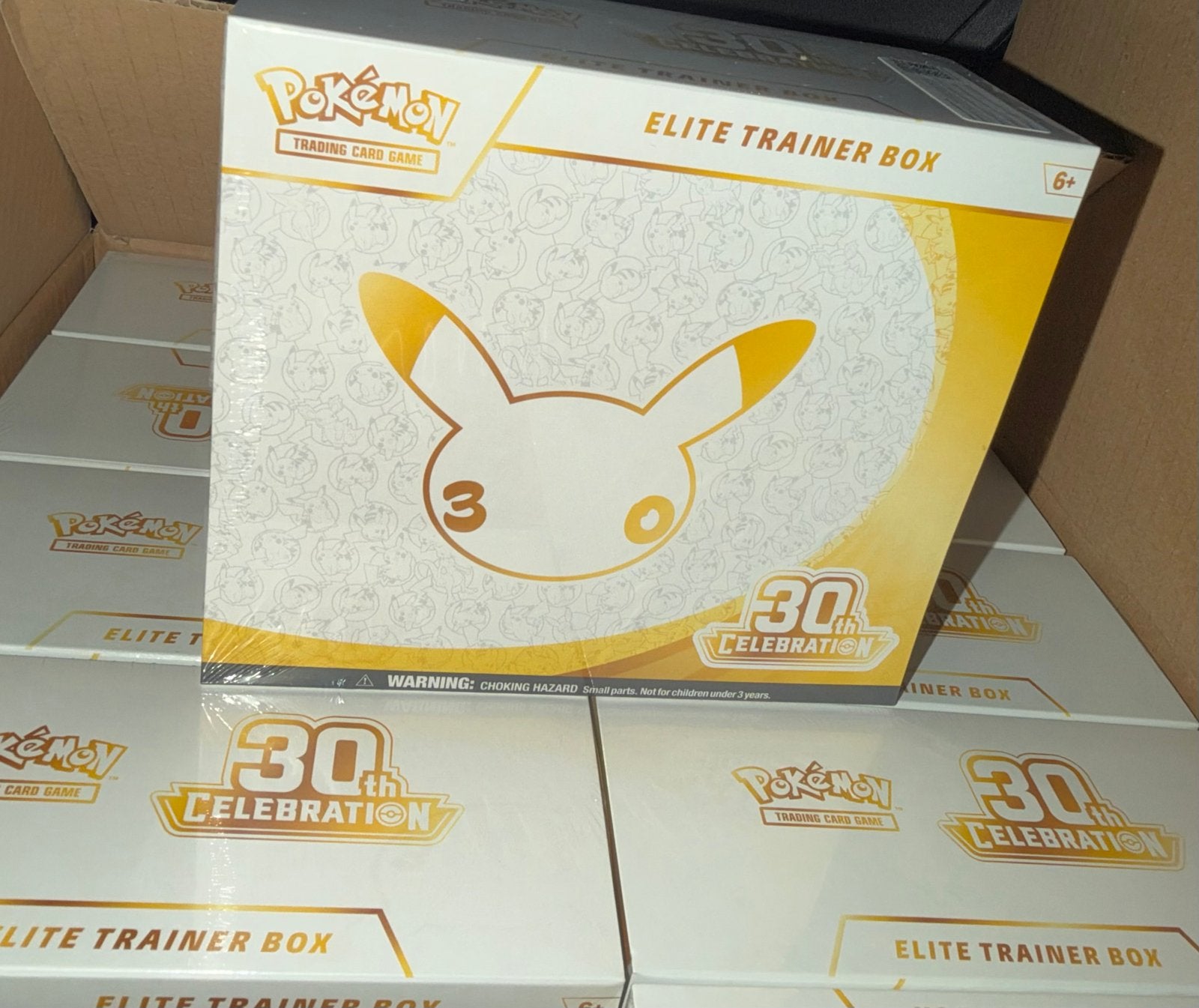Pokémon - Elite Trainer Box 30th Celebration, Ophalen of Verzenden, Nieuw, Overige typen
