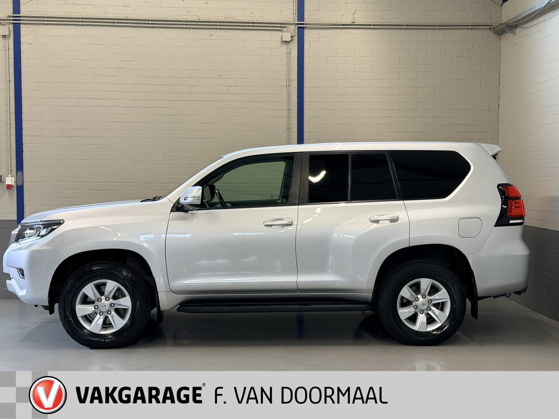 Toyota Land Cruiser 2.8 D-4D-F Challenger SRWV Automaat, Auto's, Gebruikt, Euro 6, 4 cilinders, Origineel Nederlands