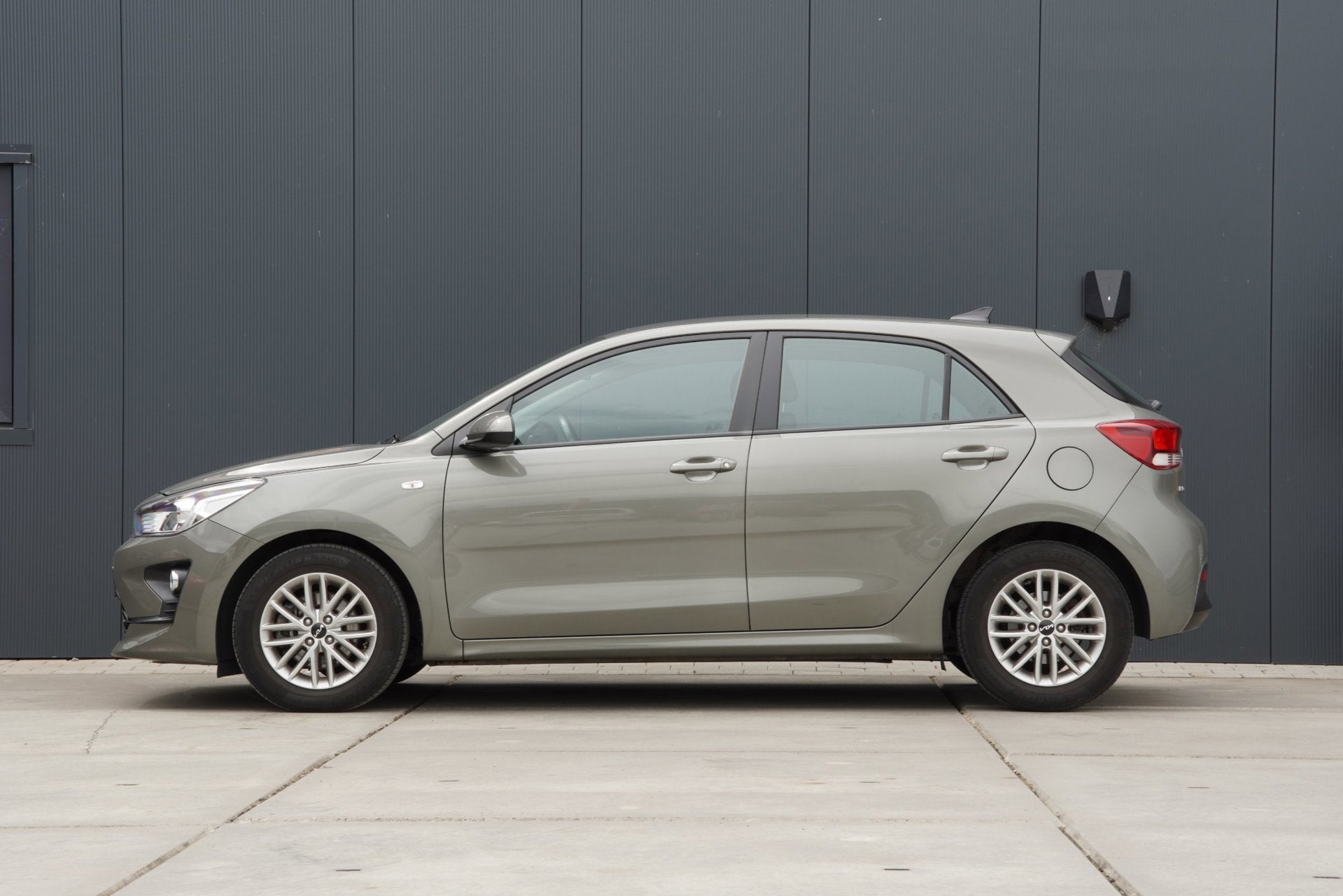 Kia Rio 1.0 T-GDi MHEV DynamicLine 2022 Airco Navi Carplay C, Auto's, Voorwielaandrijving, Gebruikt, 100 pk, 49 €/maand