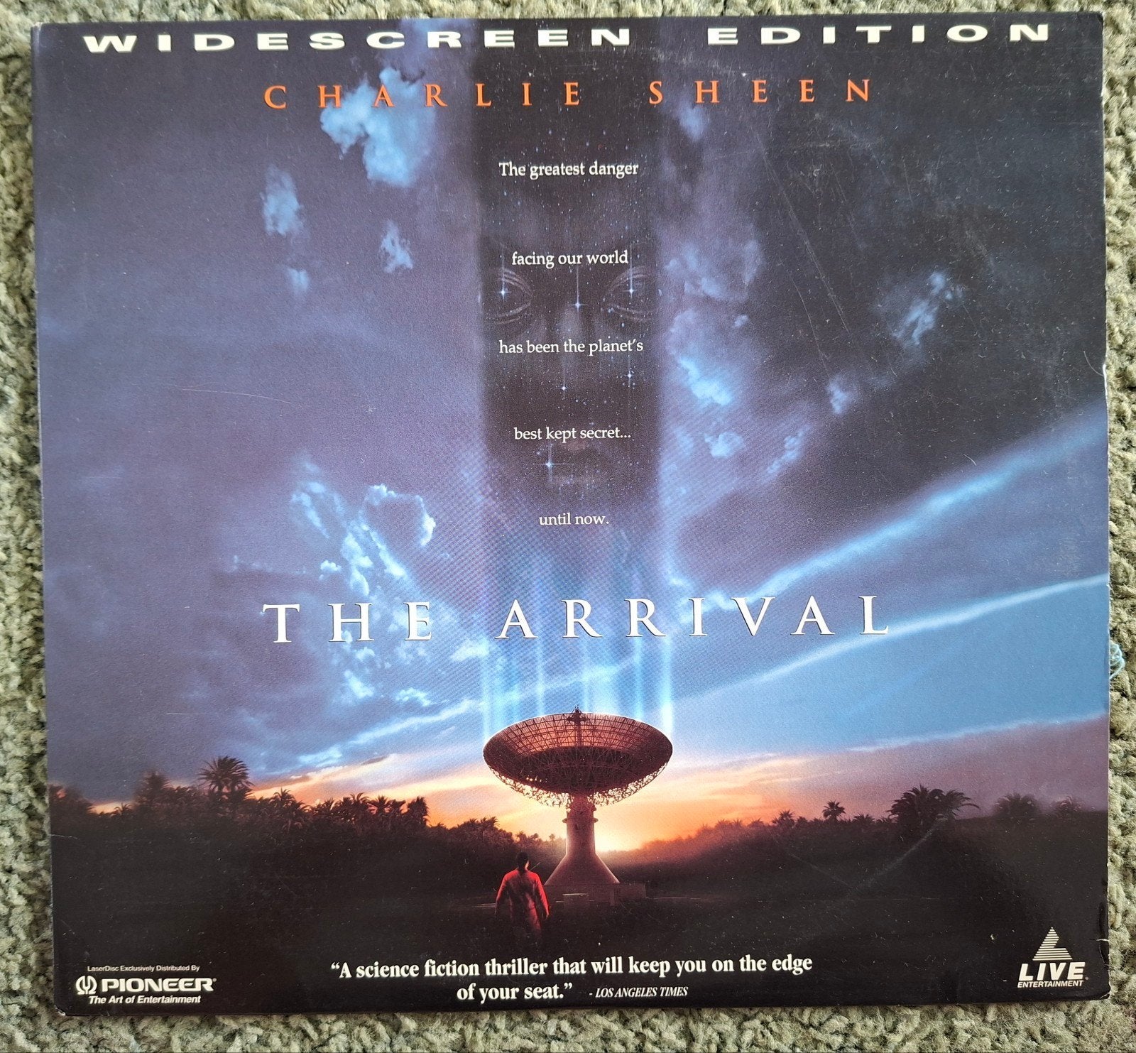 LASERDISC. THE ARRIVAL. NTSC. WIDESCREEN EDITION., Ophalen of Verzenden, Zo goed als nieuw