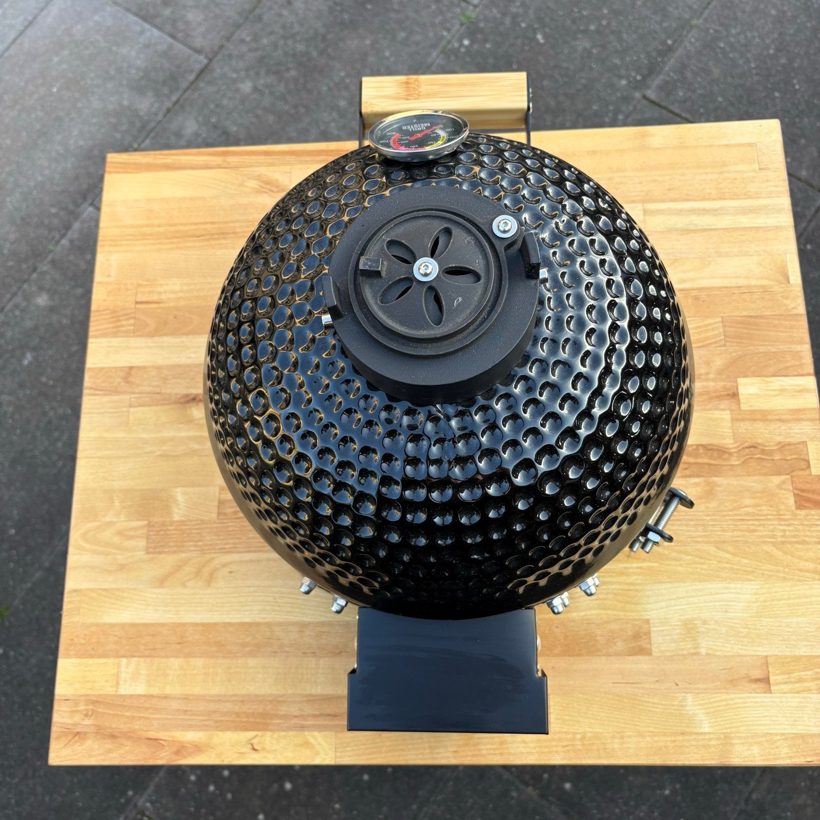 Foto 6 van Grill Meister Kamado BBQ met onderstel en wielen