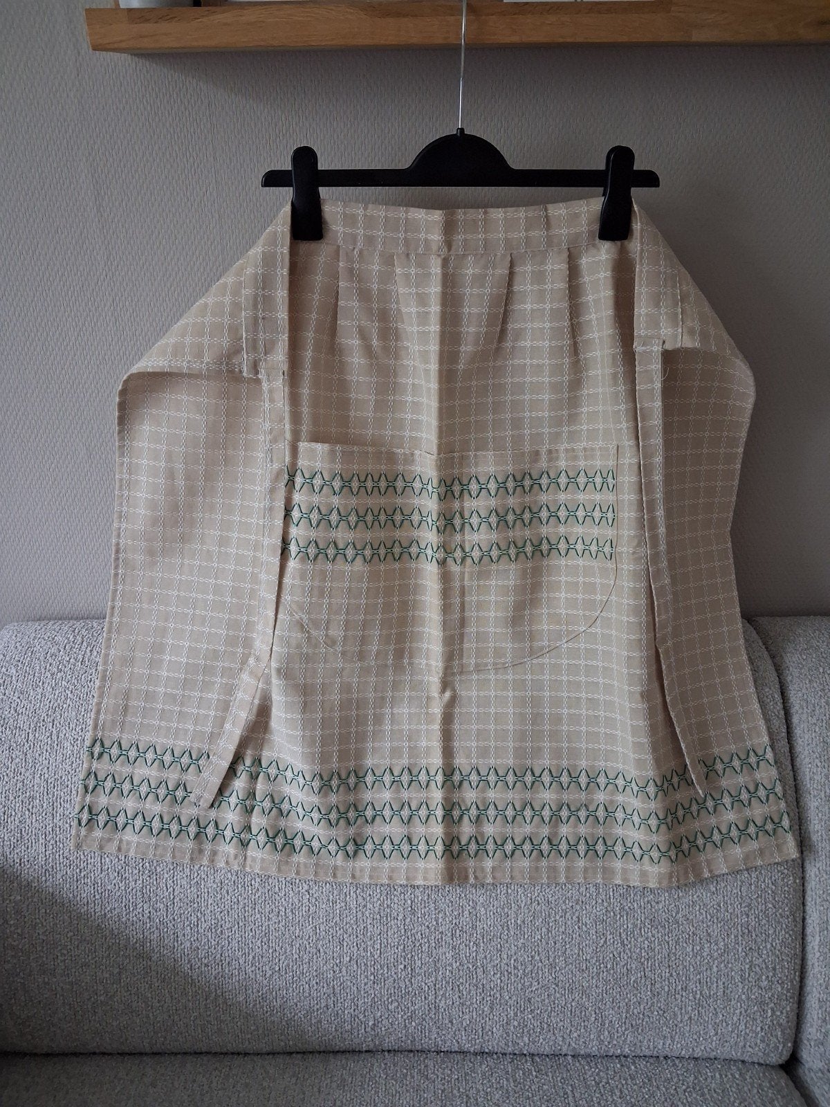 Vintage geborduurd keuken schort, wafel motief, Nieuw!, Huis en Inrichting, Keuken | Textiel, Ophalen of Verzenden, Nieuw, Wit