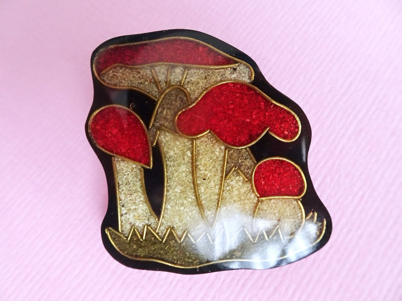 jwg Vintage 70s 80s paddenstoel broche zwart rood goud klr, Verzenden, Overige materialen, Broche