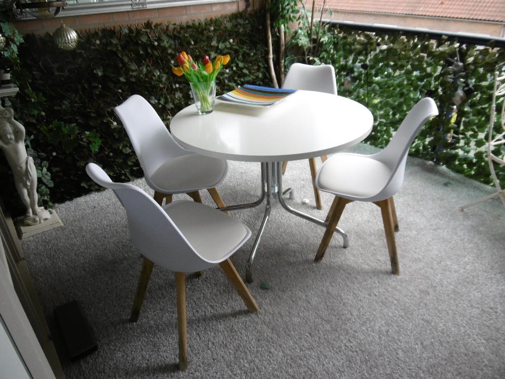 ronde tafel, Huis en Inrichting, Complete eetkamers, Ophalen of Verzenden, Zo goed als nieuw, Modern, Minder dan 4 stoelen