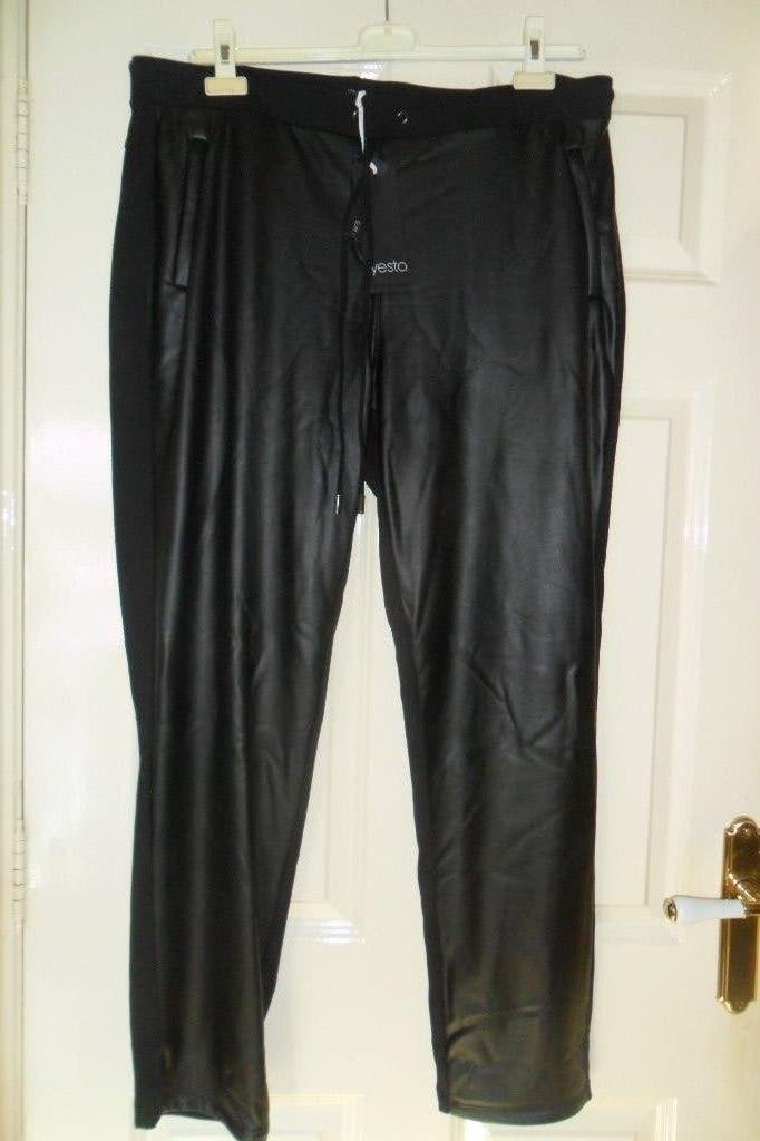 broek merk yesta maat 2 maat 48/50, Kleding | Dames, Grote Maten, Zwart, Ophalen of Verzenden, Broek of Spijkerbroek, Nieuw