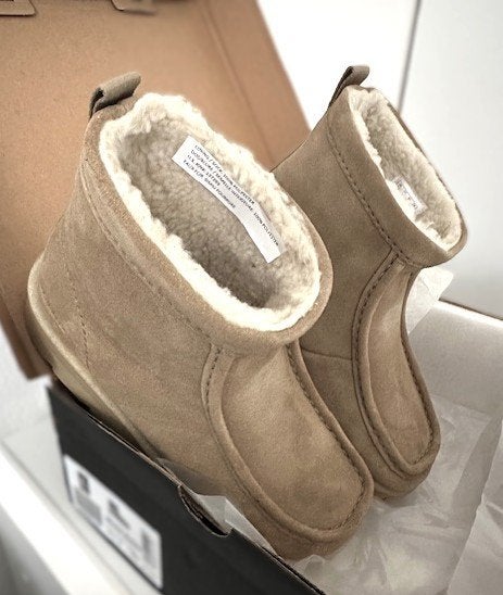 Clarks Originals Wallabee Suède Boots nieuw in doos, Beige, Lage of Enkellaarzen, Nieuw, Ophalen of Verzenden
