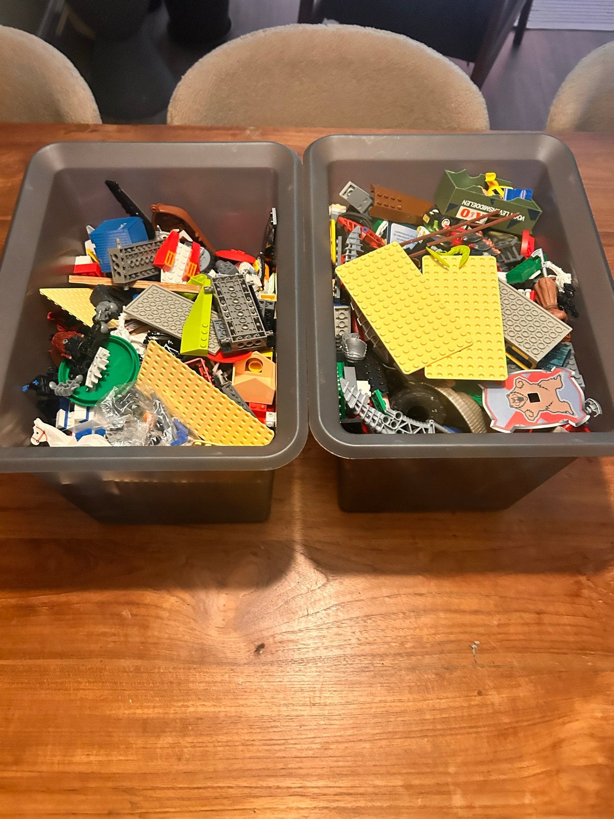 Twee bakken vol LEGO en wat ander speelgoed, Kinderen en Baby's, Speelgoed | Duplo en Lego, Ophalen, Gebruikt, Inclusief extra onderdelen
